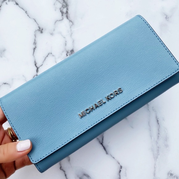 SALE‼️‼️ Michael kors large flap wallet carryall - Picture 7 of 8